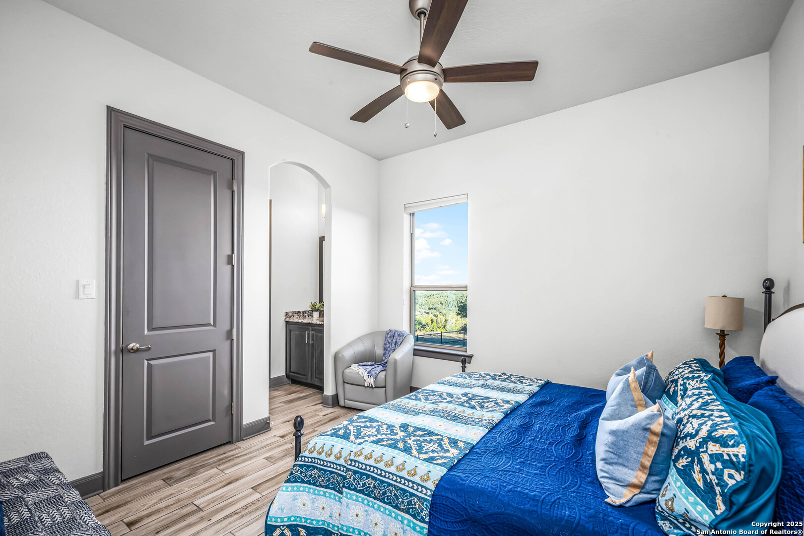 2330 Occidente