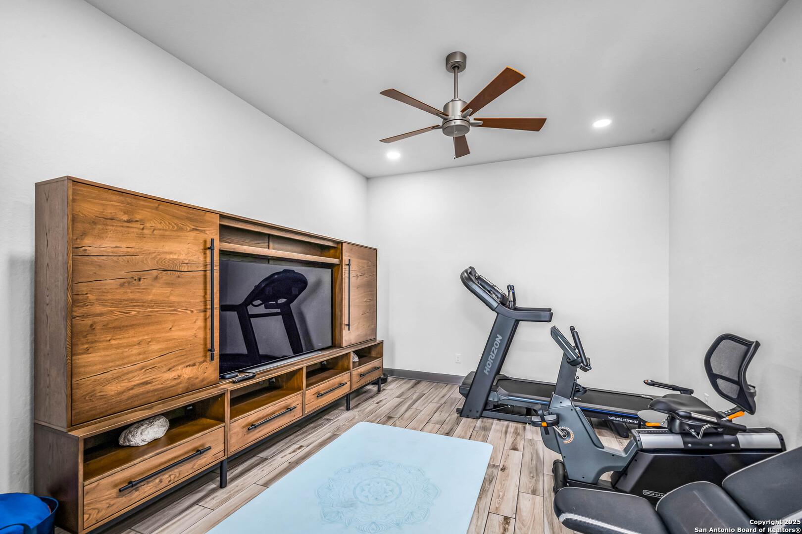 2330 Occidente