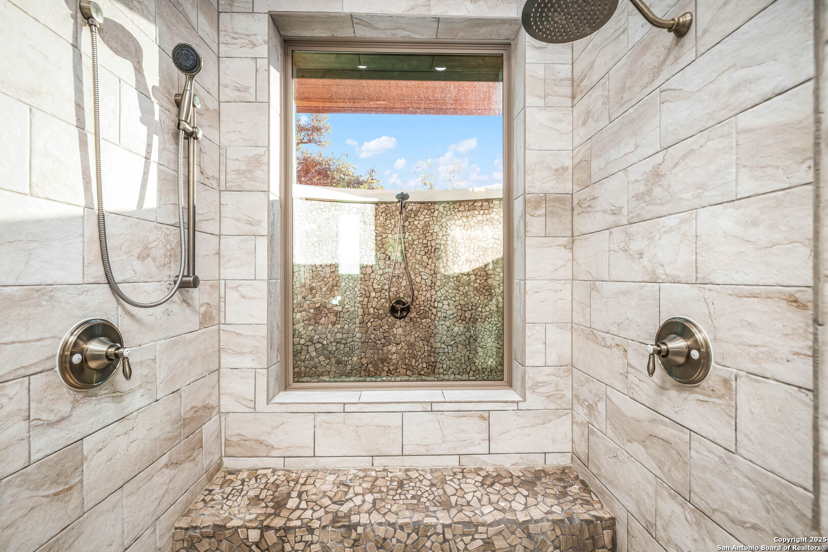 2330 Occidente