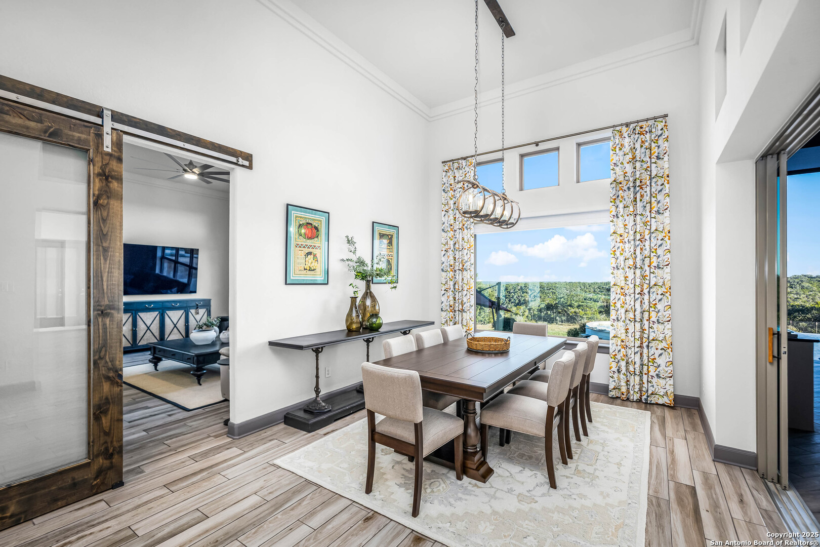 2330 Occidente