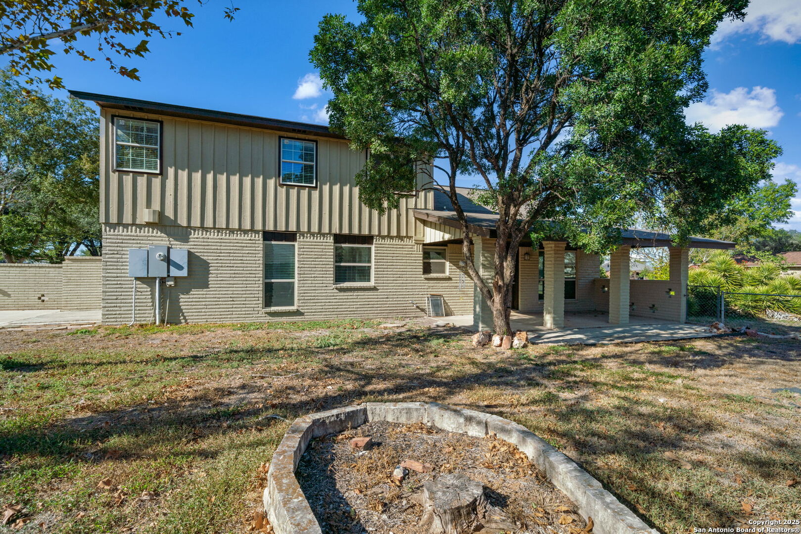 405 W Tanglewood
