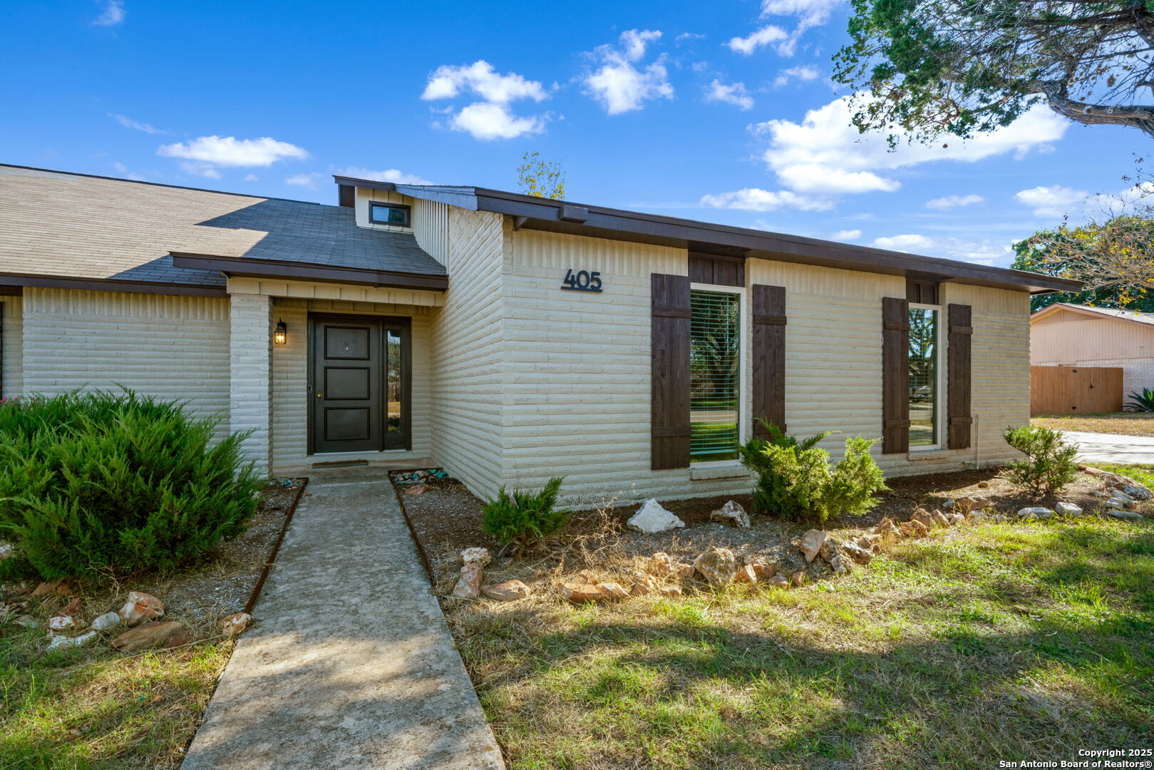 405 W Tanglewood