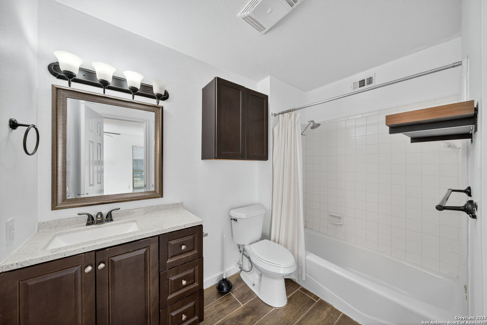405 W Tanglewood