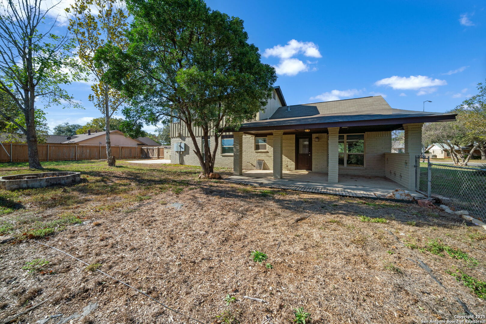 405 W Tanglewood