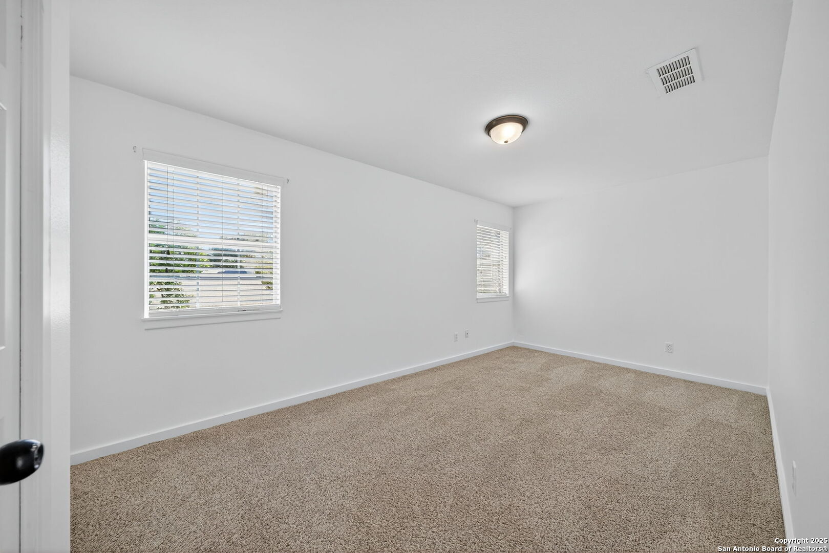 405 W Tanglewood