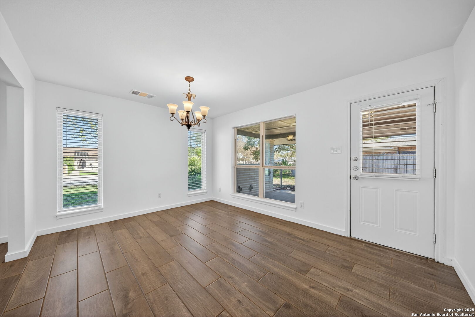 405 W Tanglewood