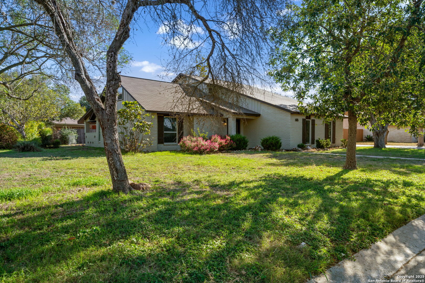 405 W Tanglewood