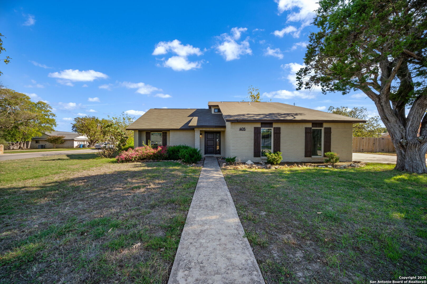 405 W Tanglewood