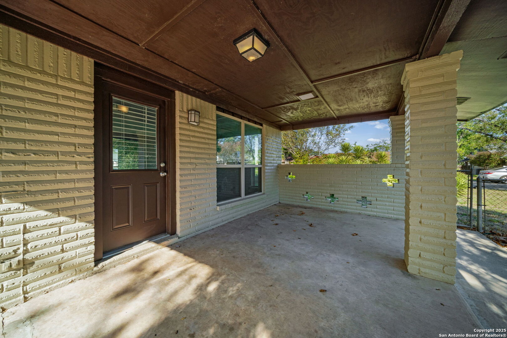 405 W Tanglewood