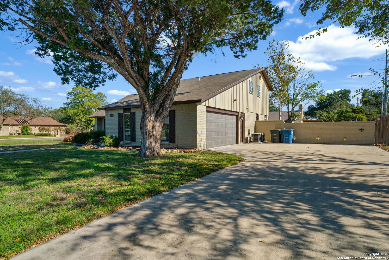405 W Tanglewood
