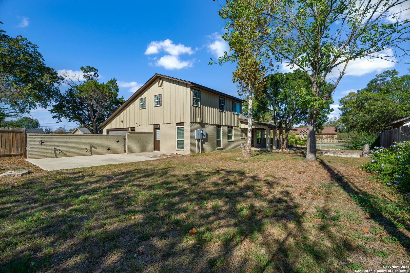 405 W Tanglewood