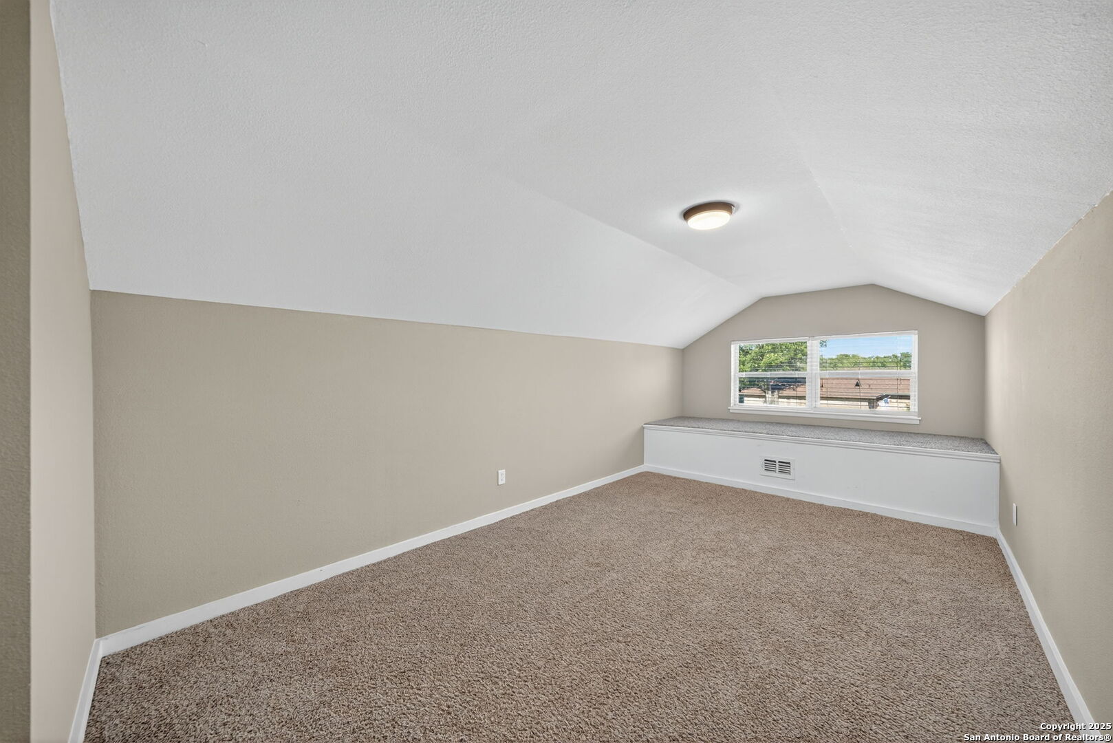 405 W Tanglewood