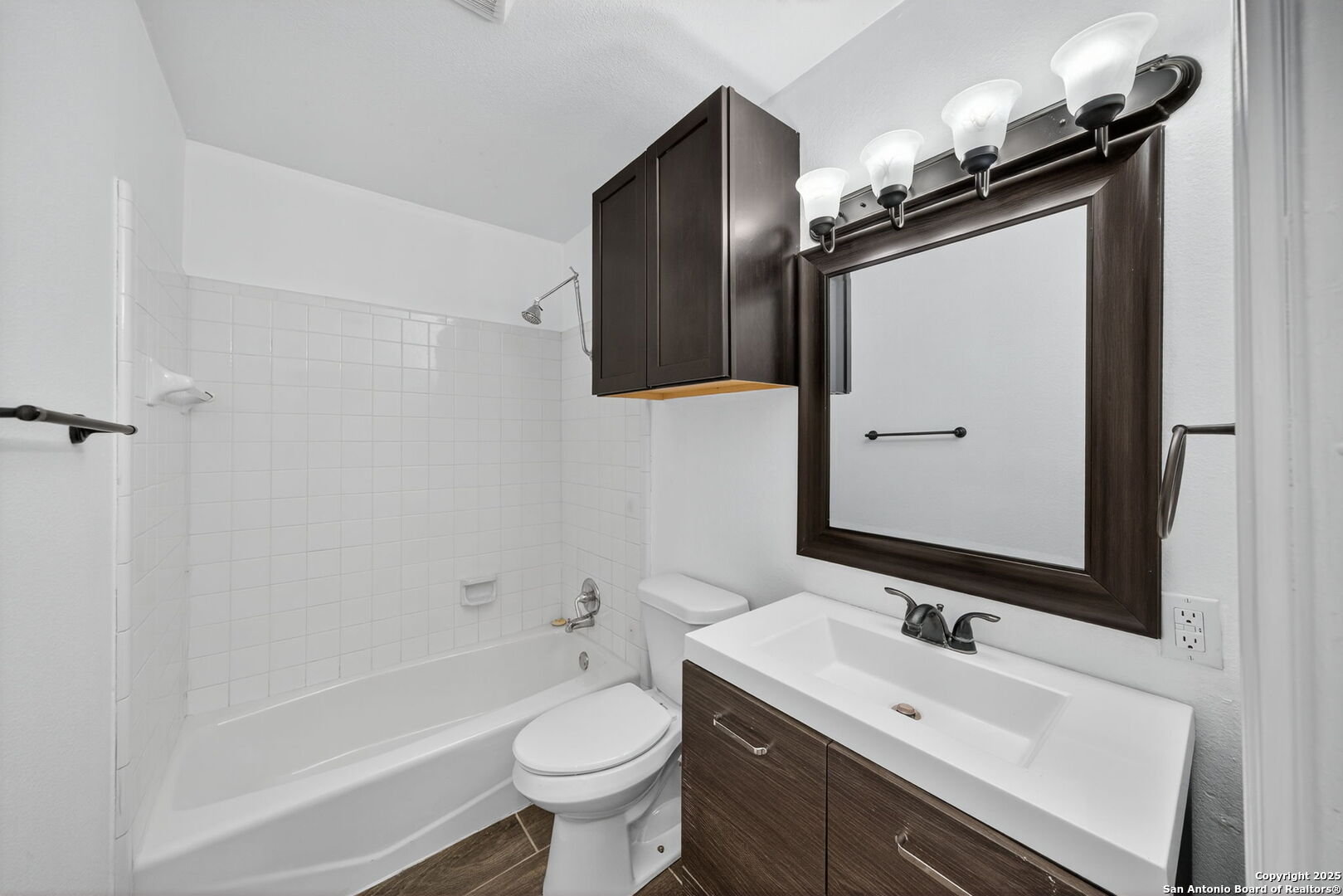 405 W Tanglewood