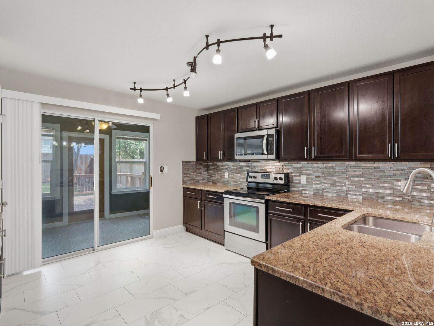 414 WALNUT CRST