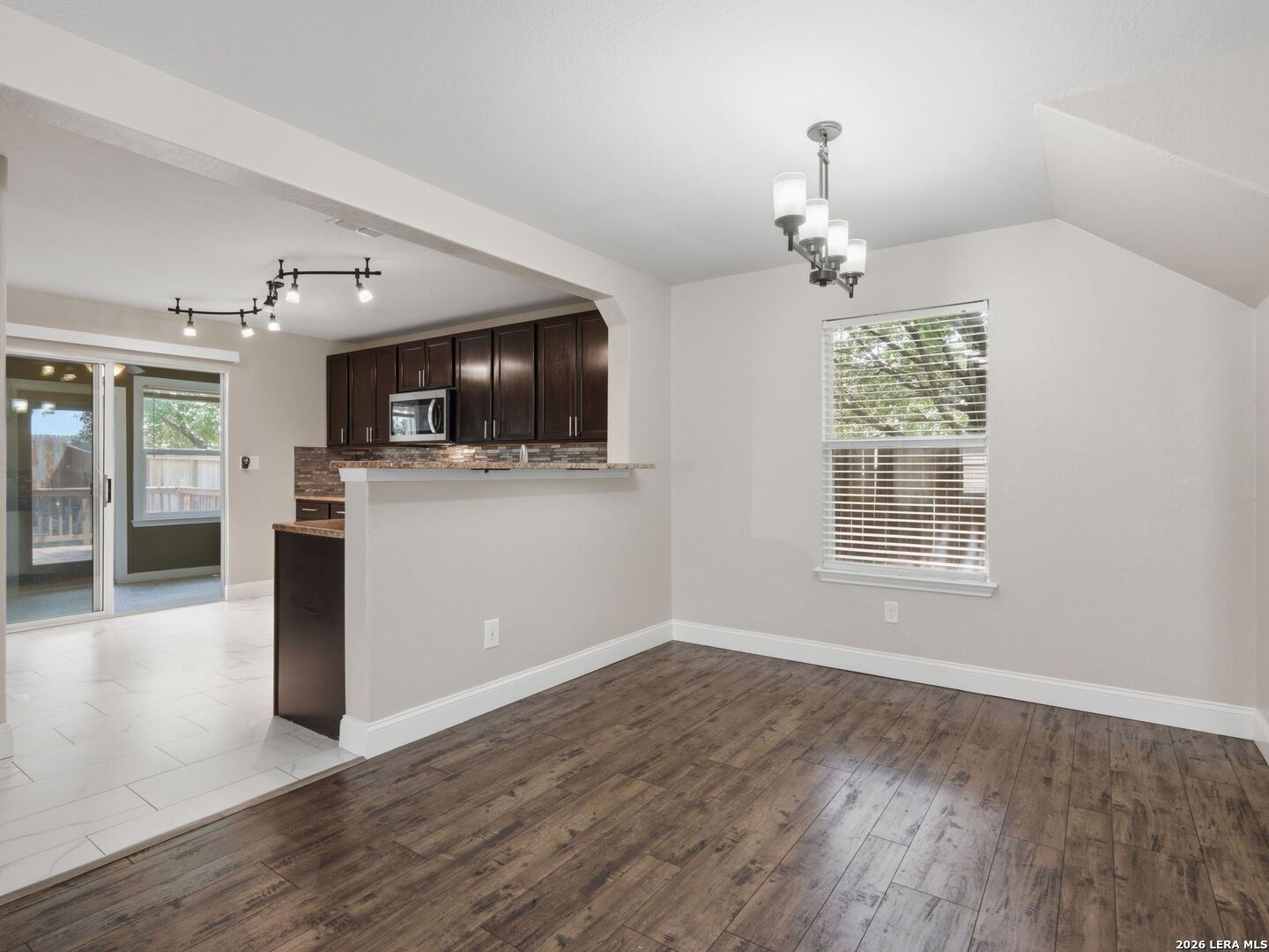 414 WALNUT CRST