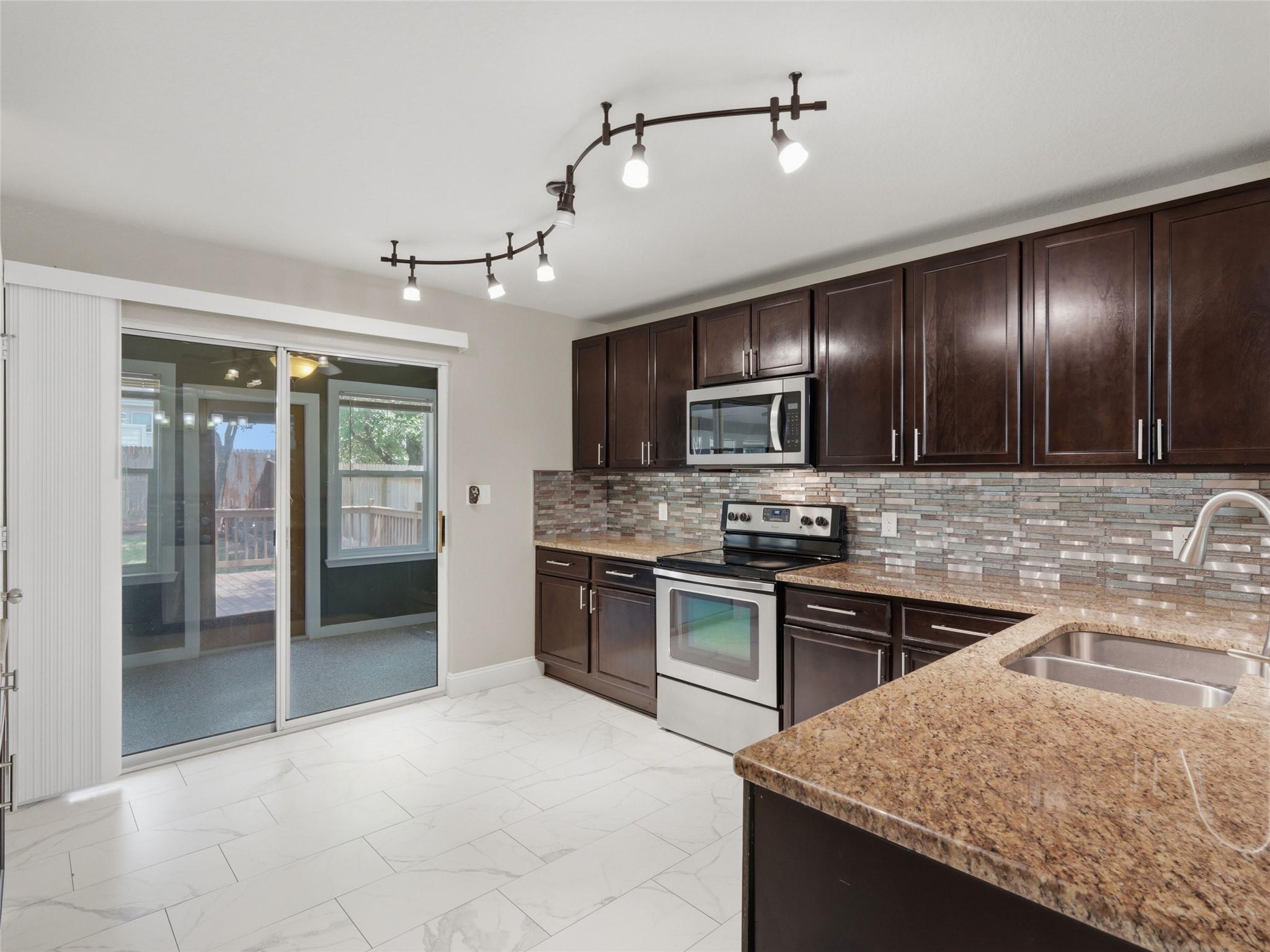 414 Walnut CRST