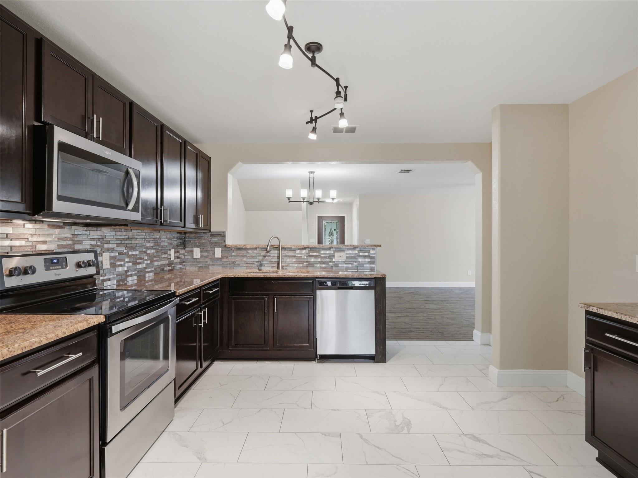 414 Walnut CRST