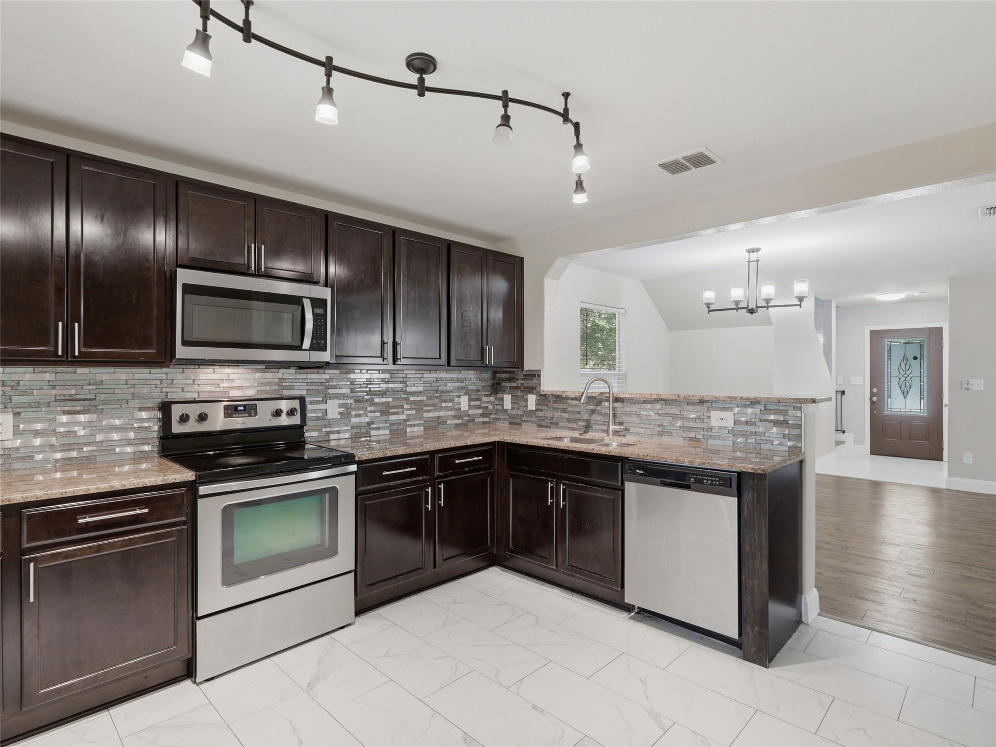 414 Walnut CRST