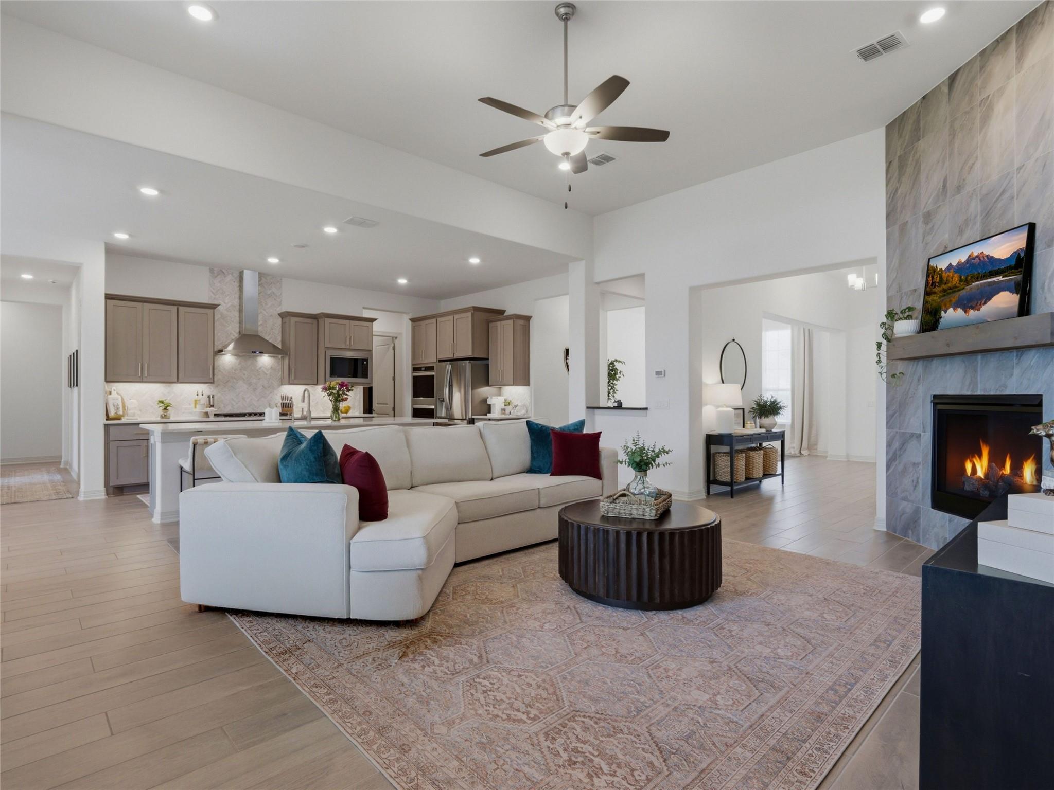 1404 Roxburg WAY
