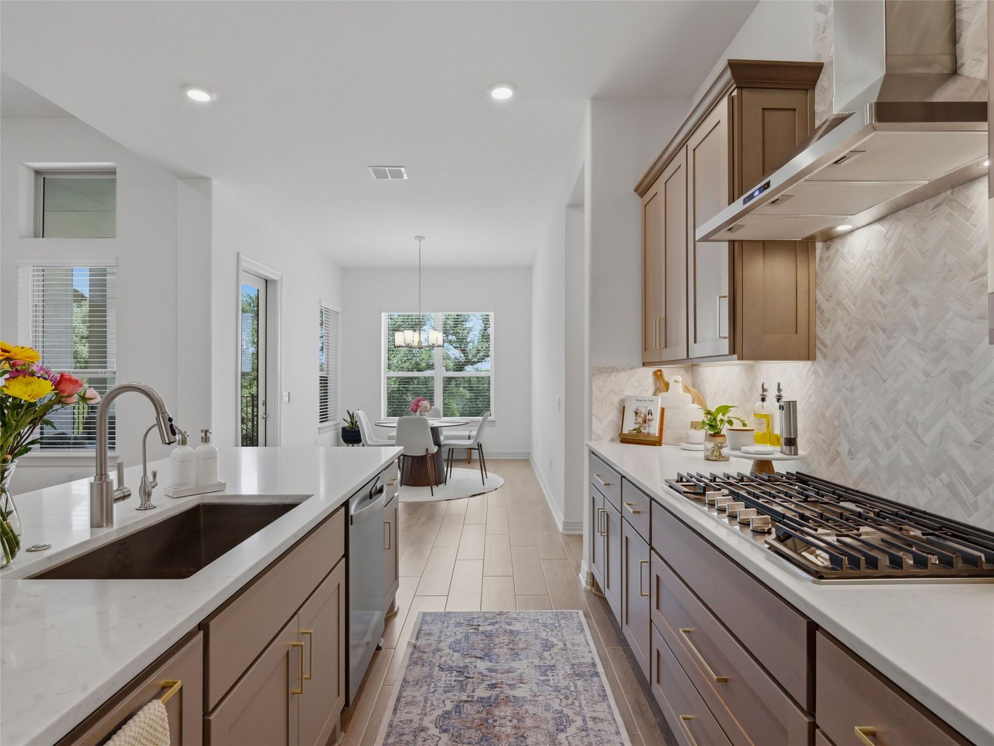 1404 Roxburg WAY