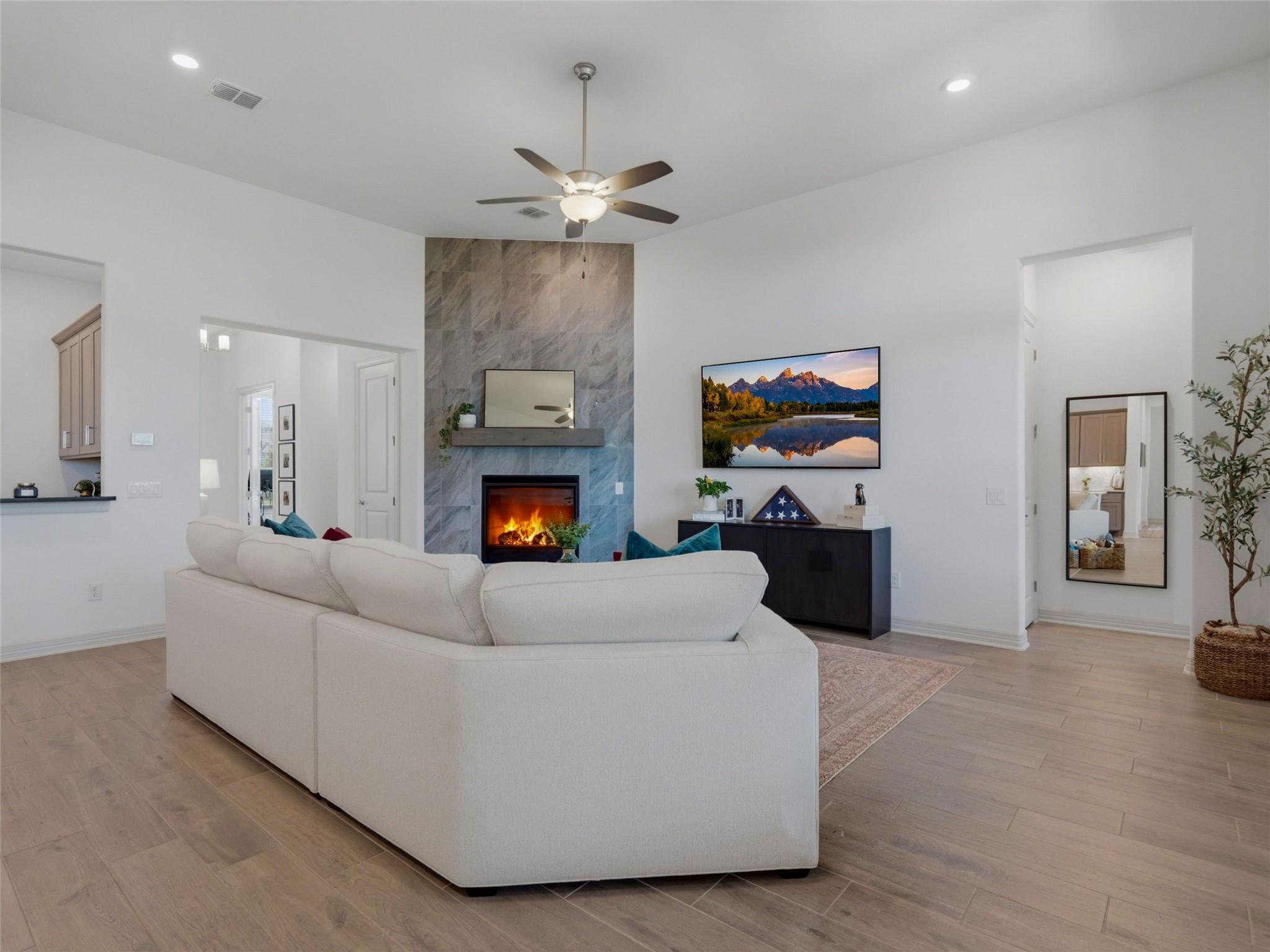 1404 Roxburg WAY