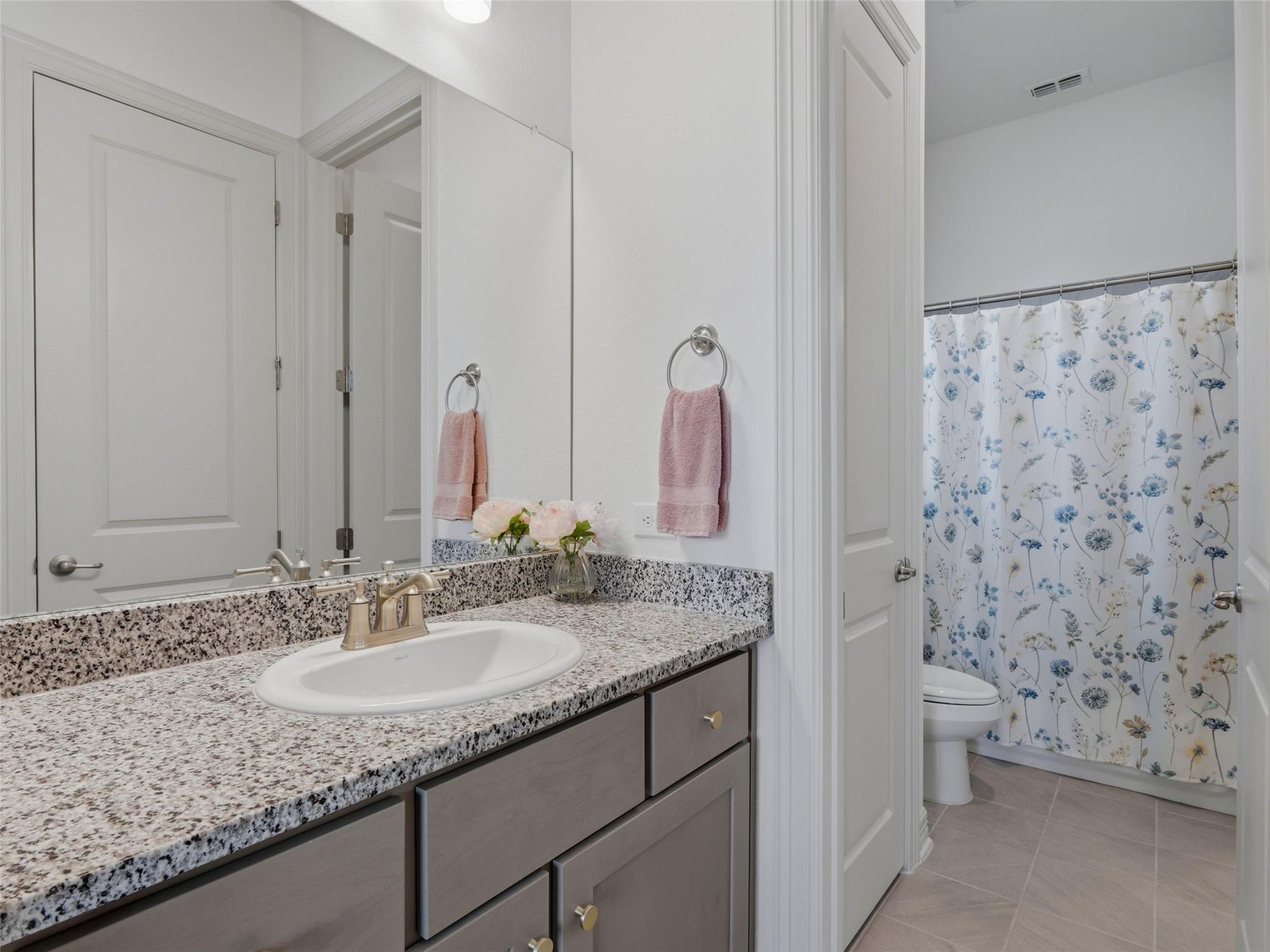 1404 Roxburg WAY