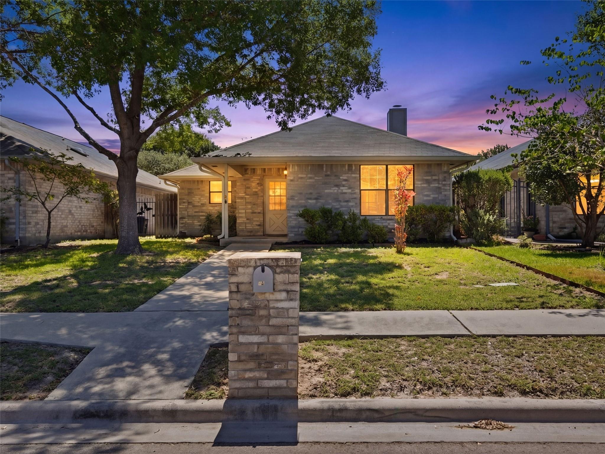 526 Riverside DR