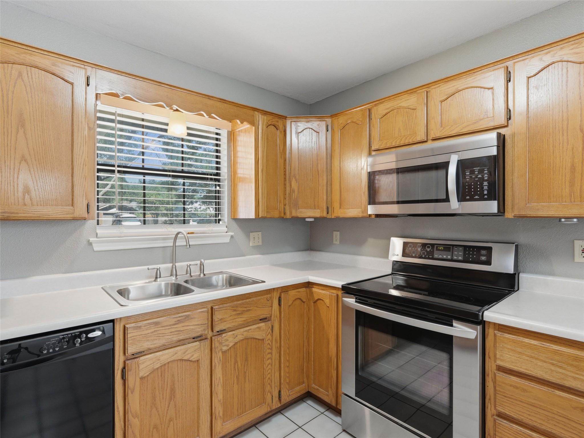 526 Riverside DR