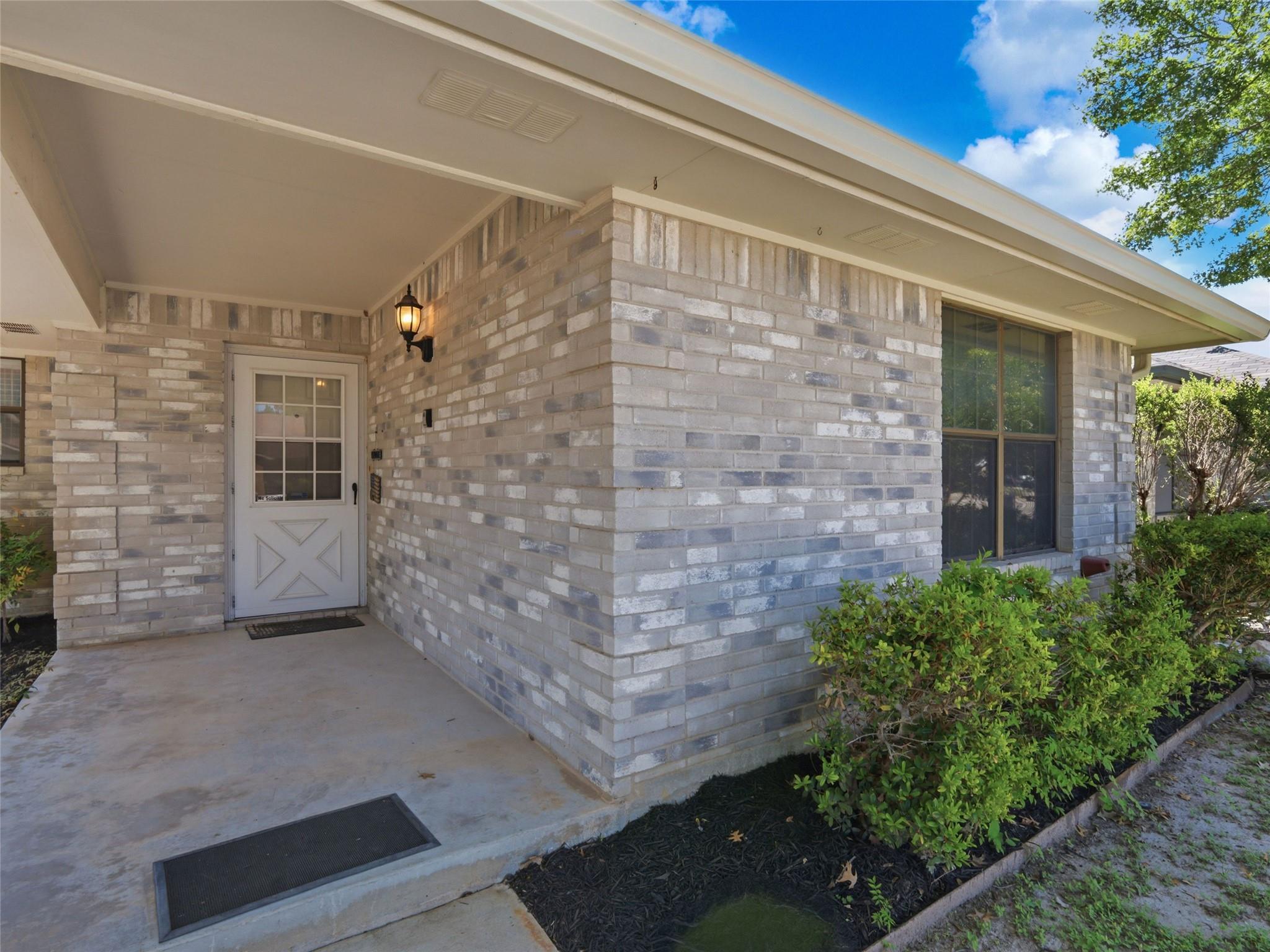 526 Riverside DR