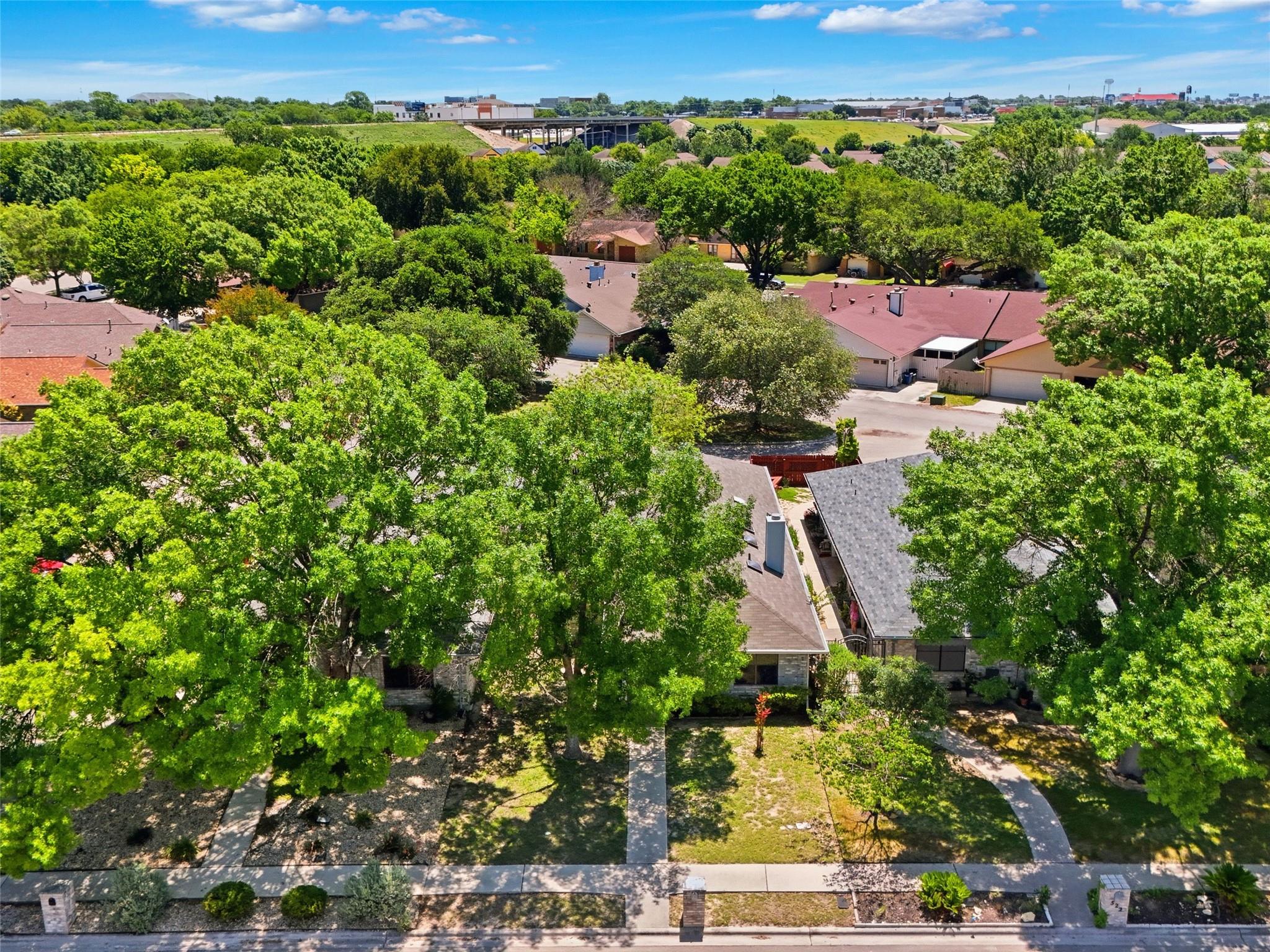 526 Riverside DR