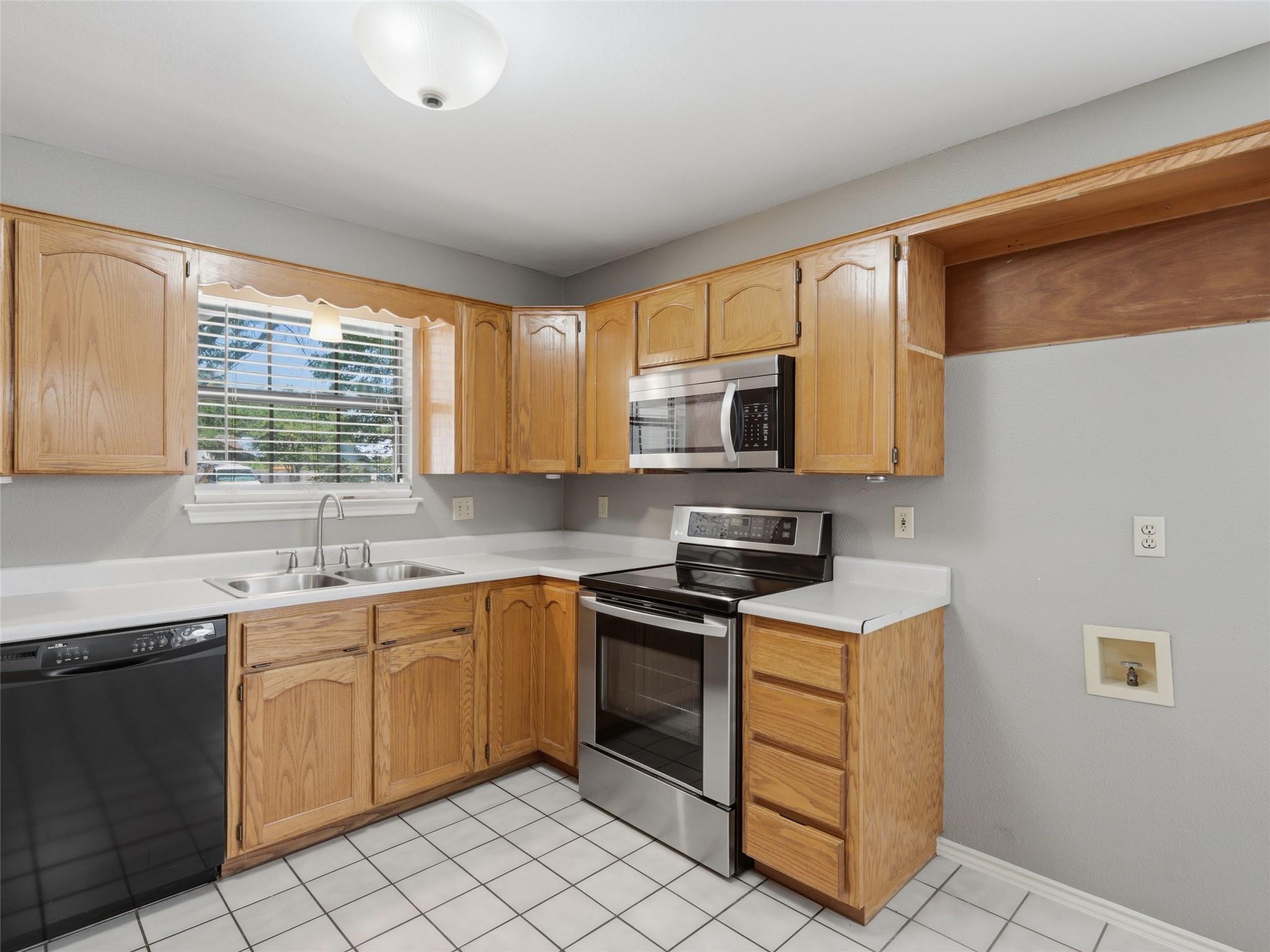 526 Riverside DR