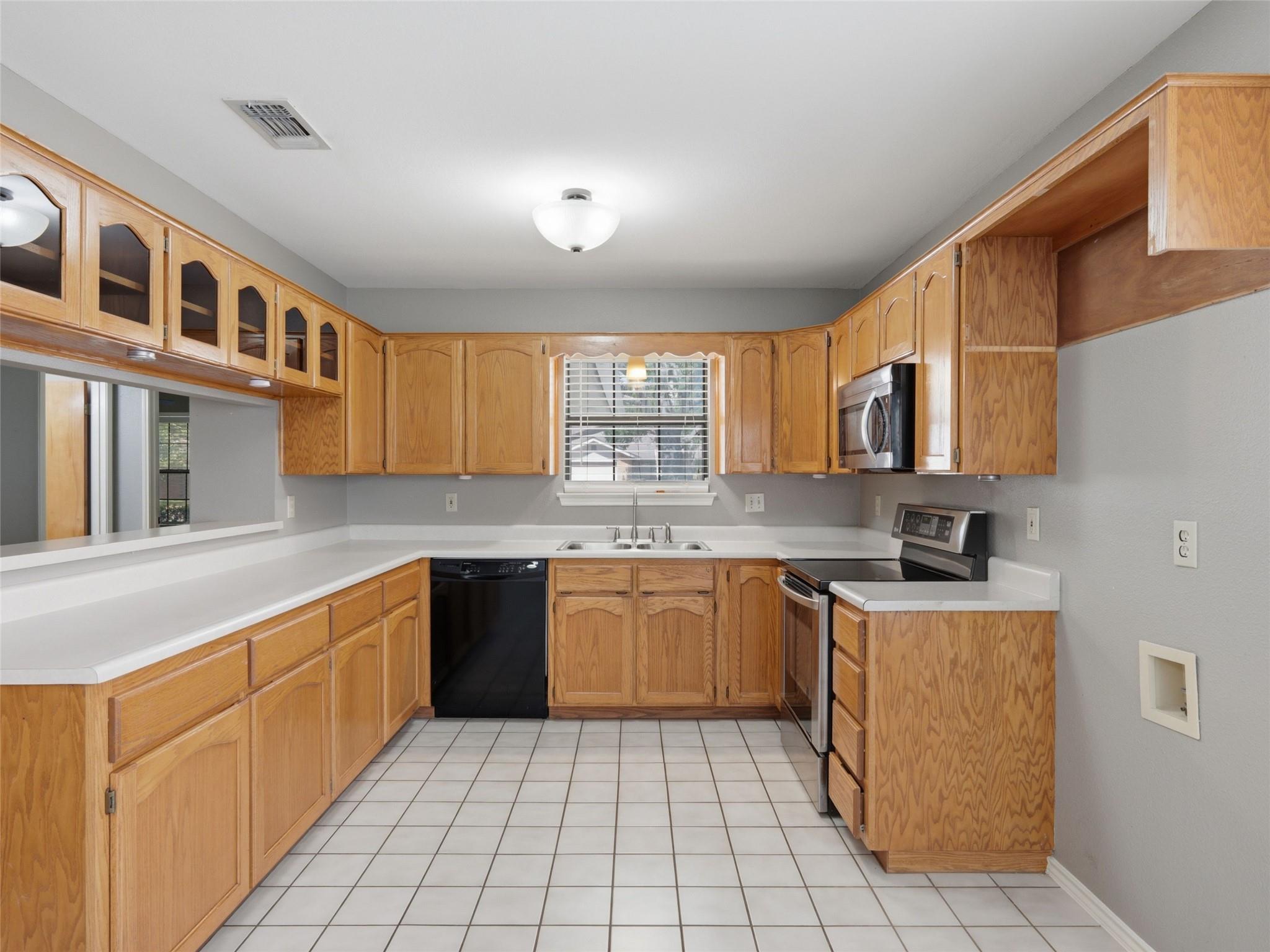 526 Riverside DR