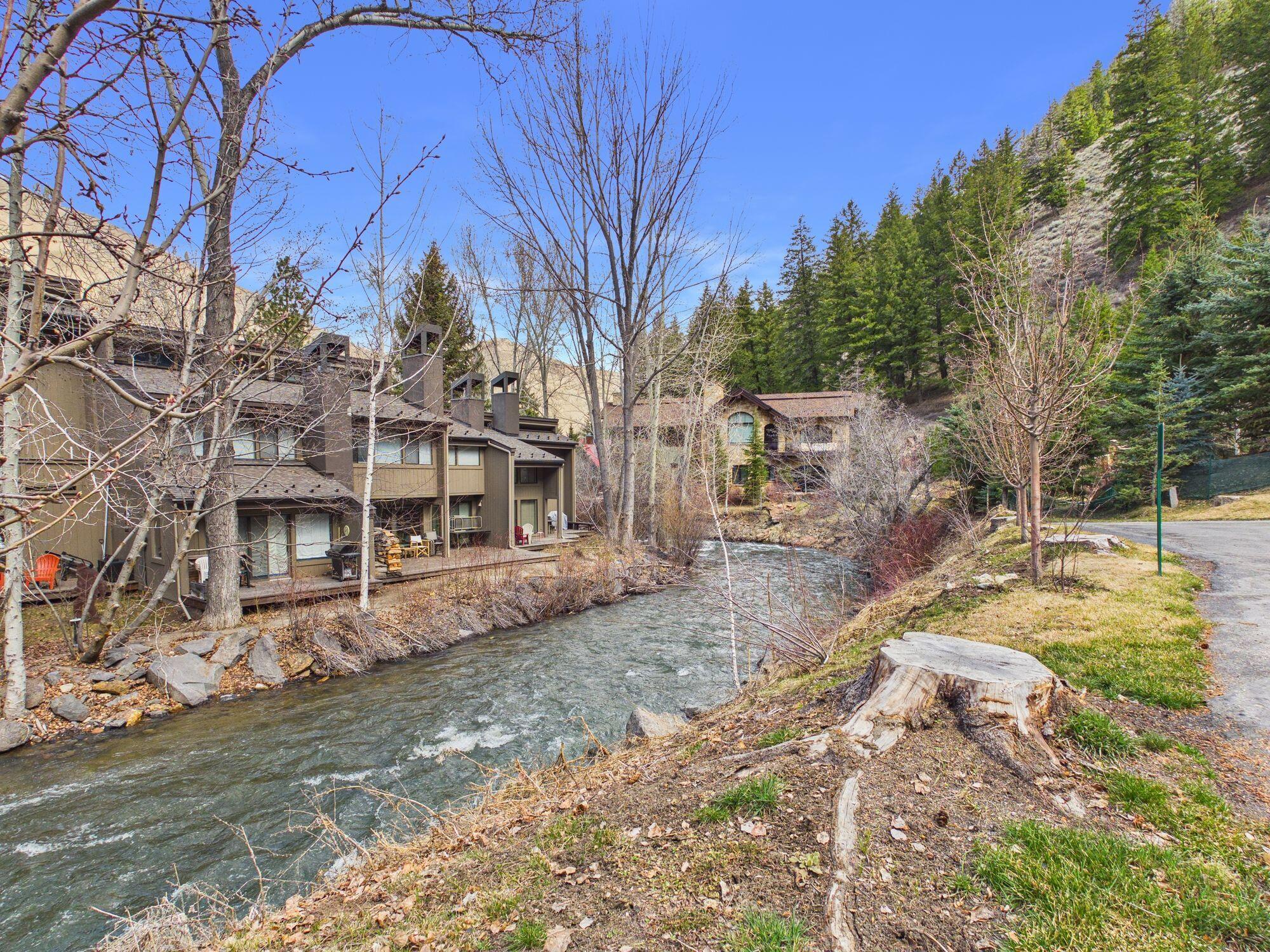 125 Picabo St F7