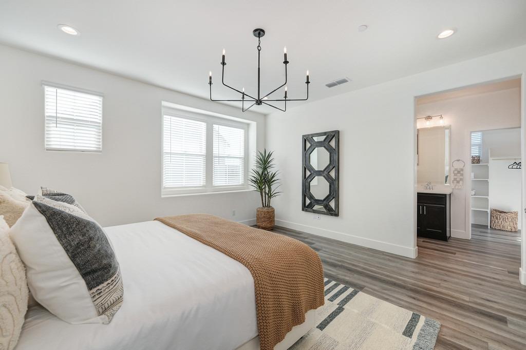 2326 Bronze Star Way