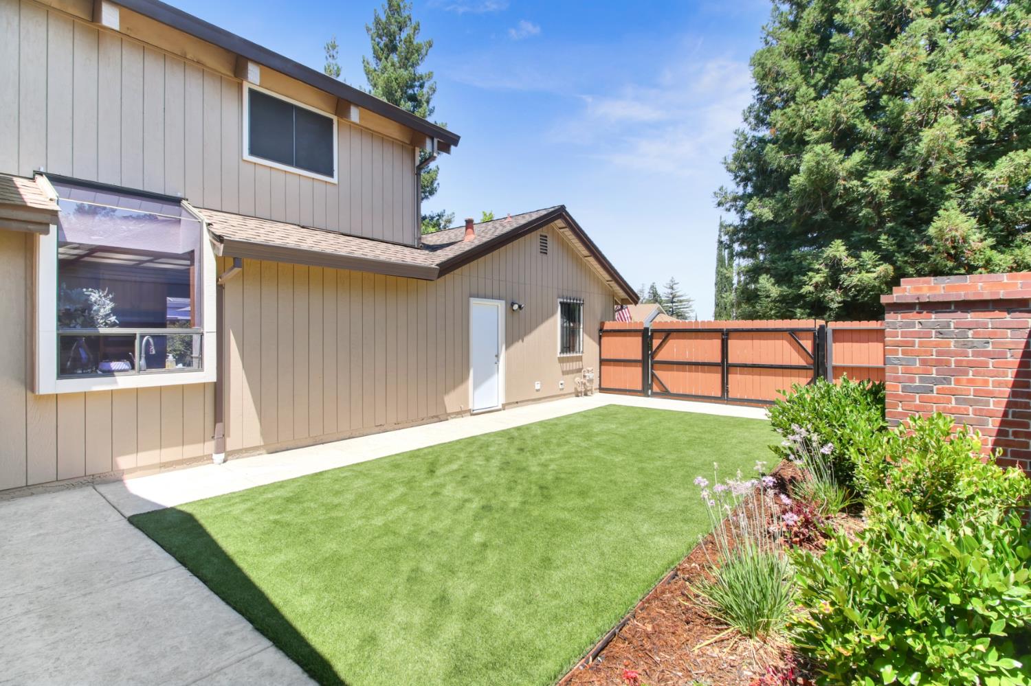 7916 Laurelridge Court