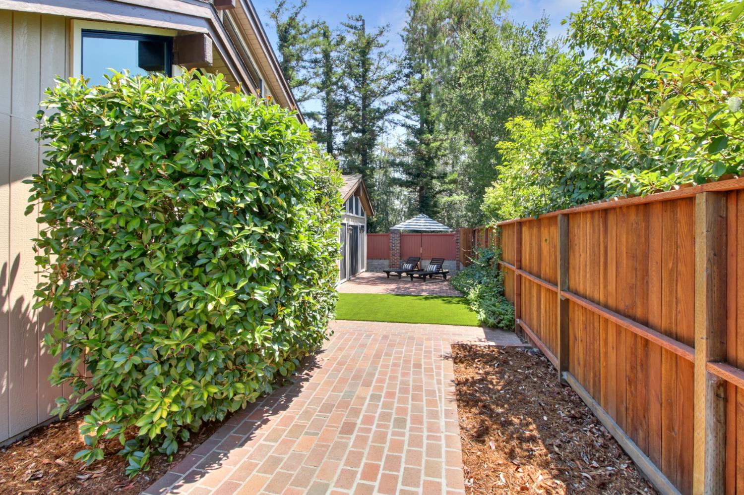 7916 Laurelridge Court