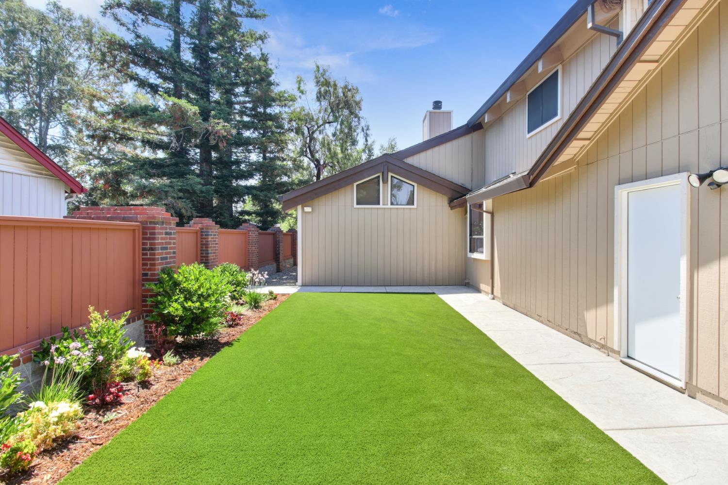 7916 Laurelridge Court
