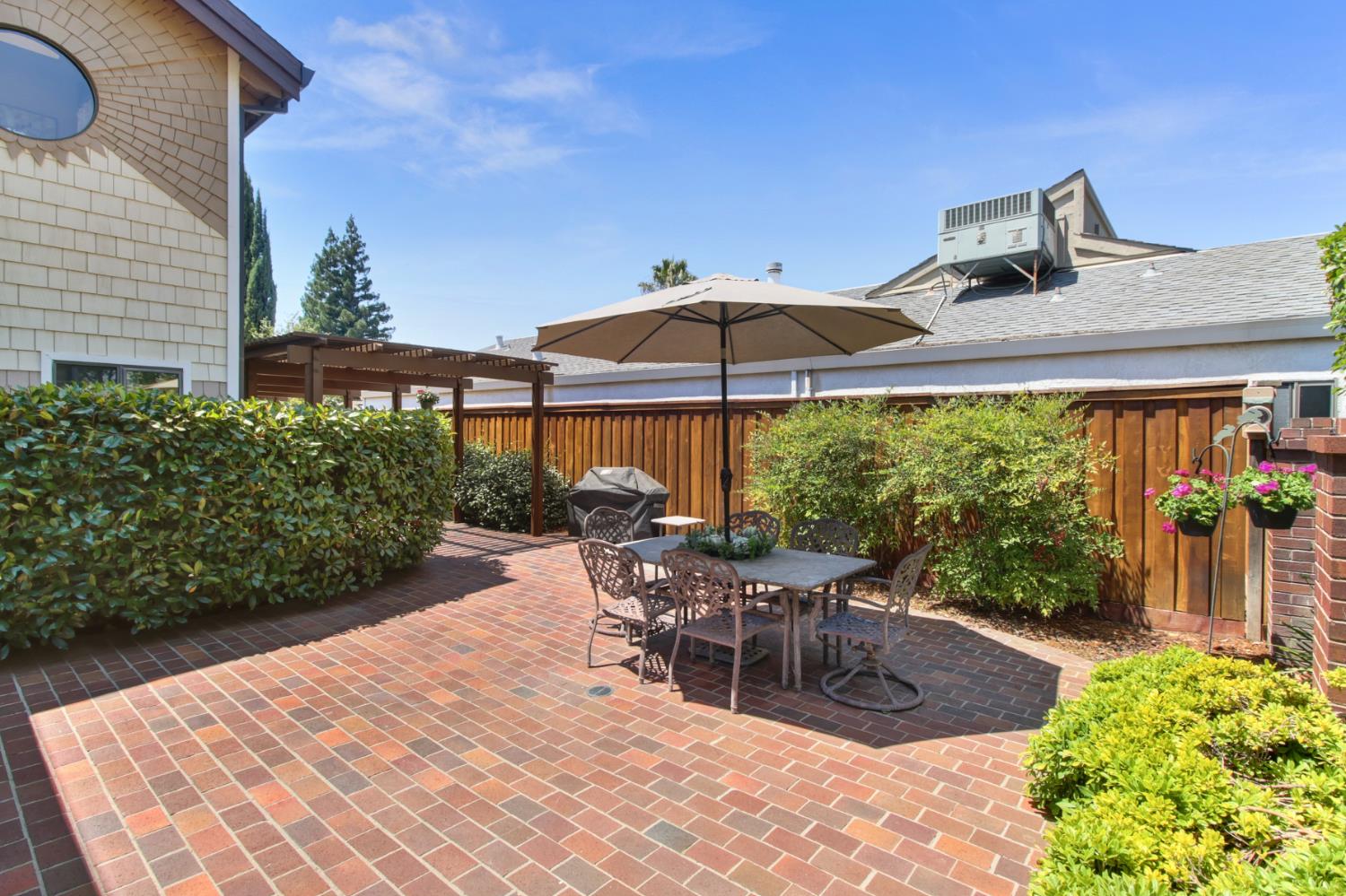 7916 Laurelridge Court