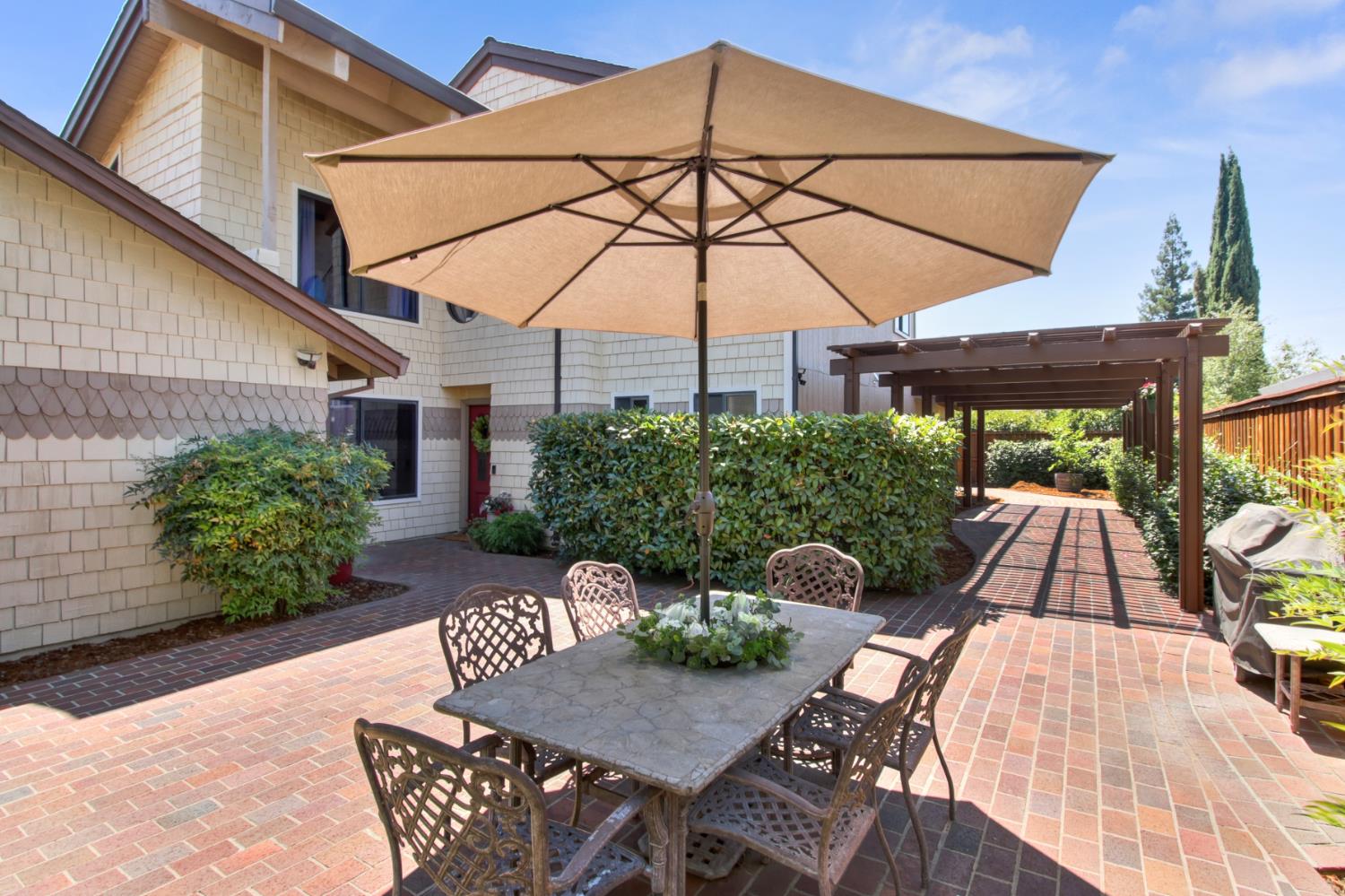 7916 Laurelridge Court