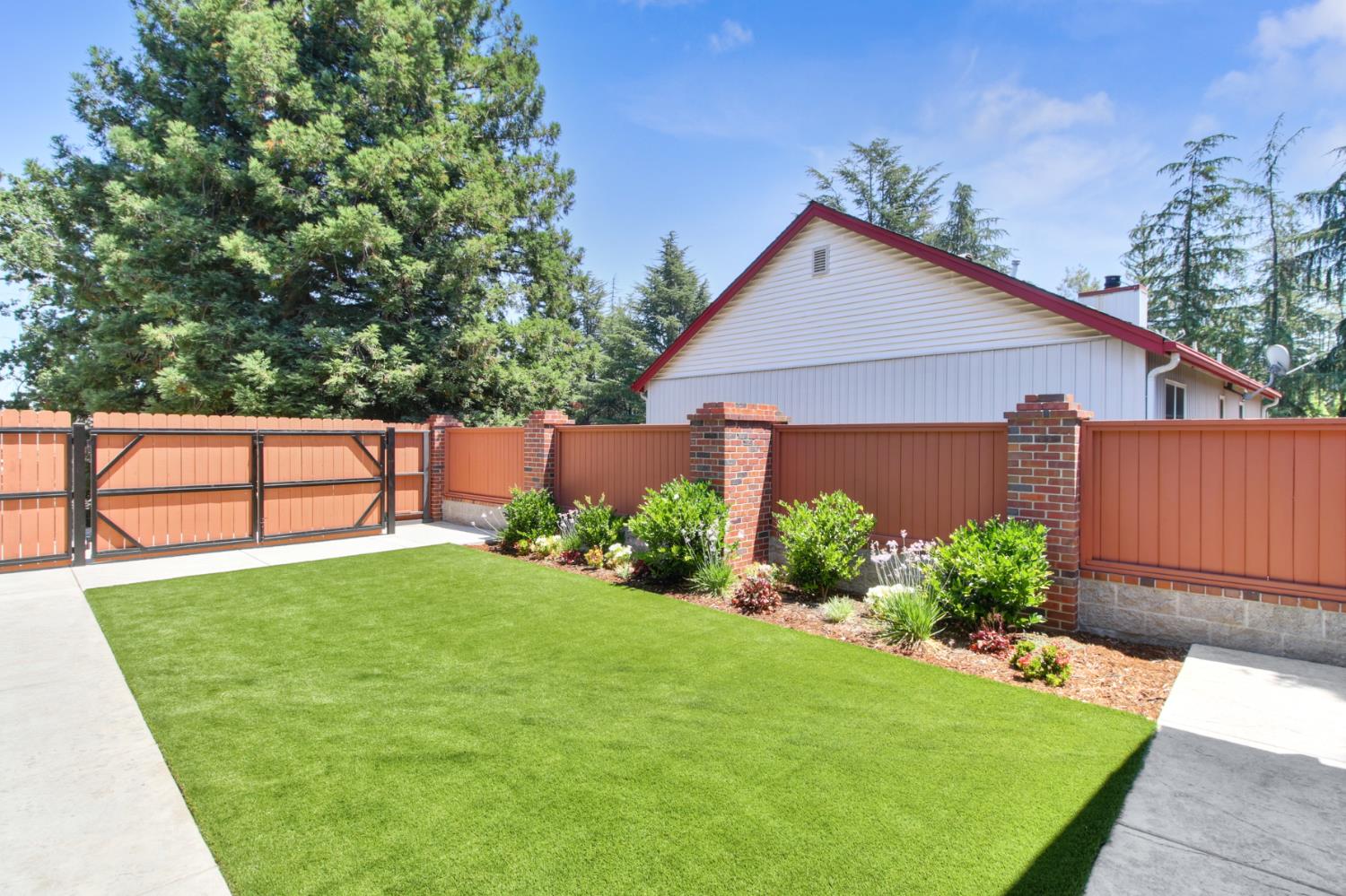 7916 Laurelridge Court