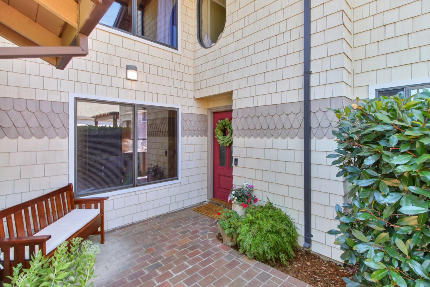 7916 Laurelridge Court
