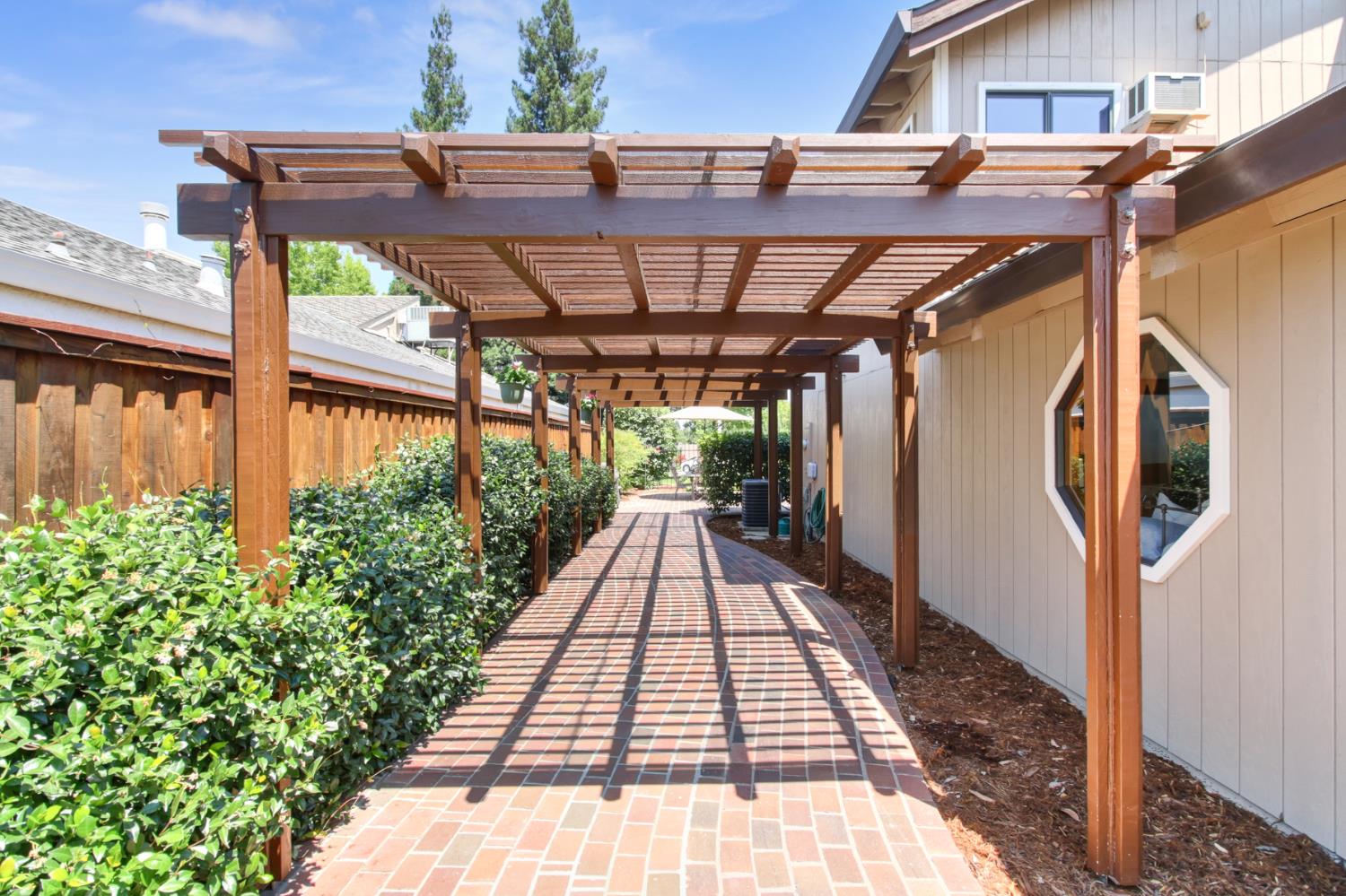 7916 Laurelridge Court
