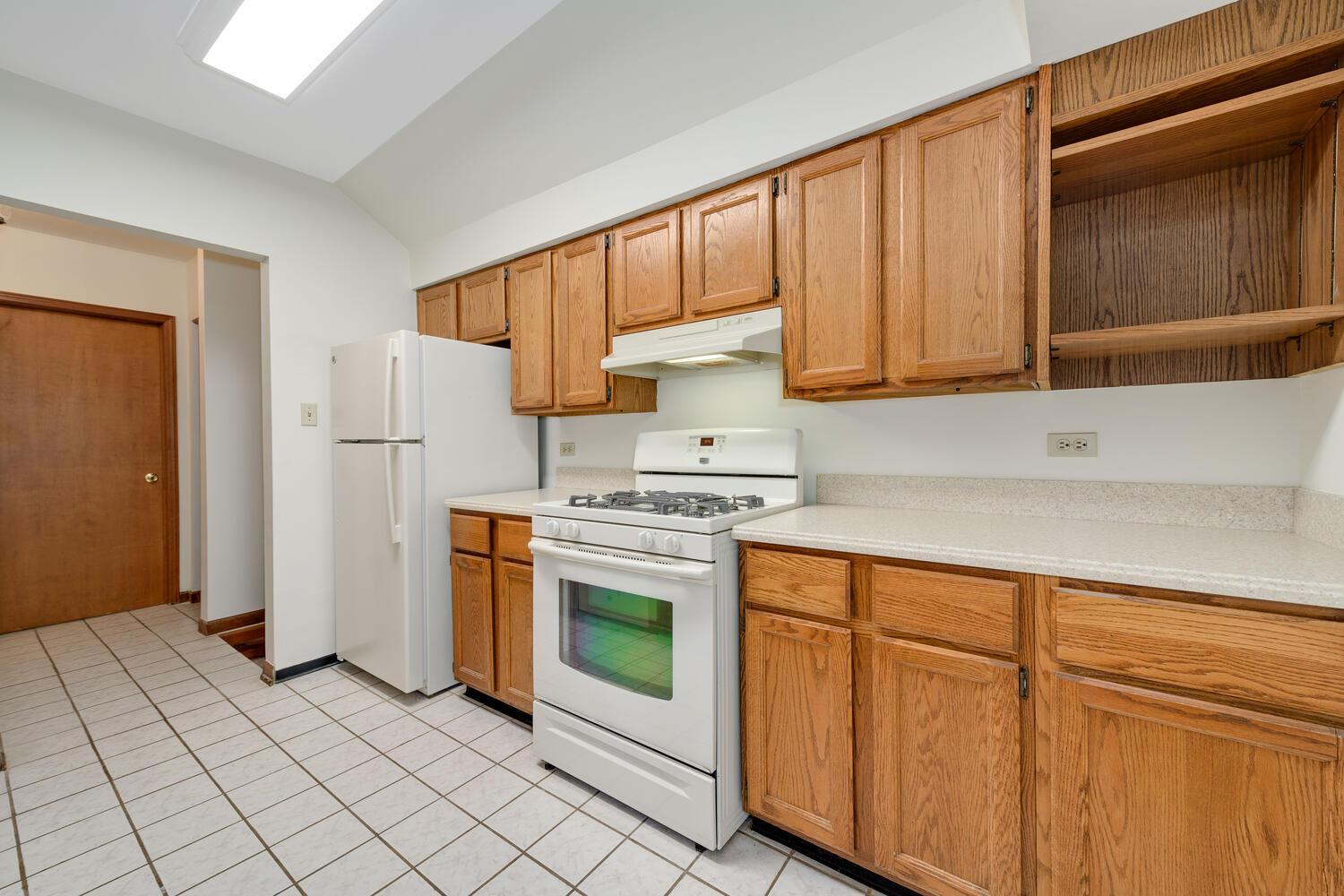 538 W Hawthorne Place Unit: CH