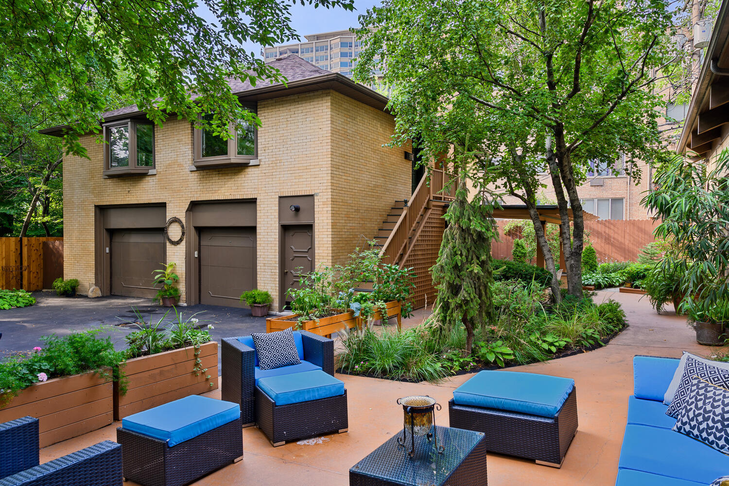 538 W Hawthorne Place Unit: CH