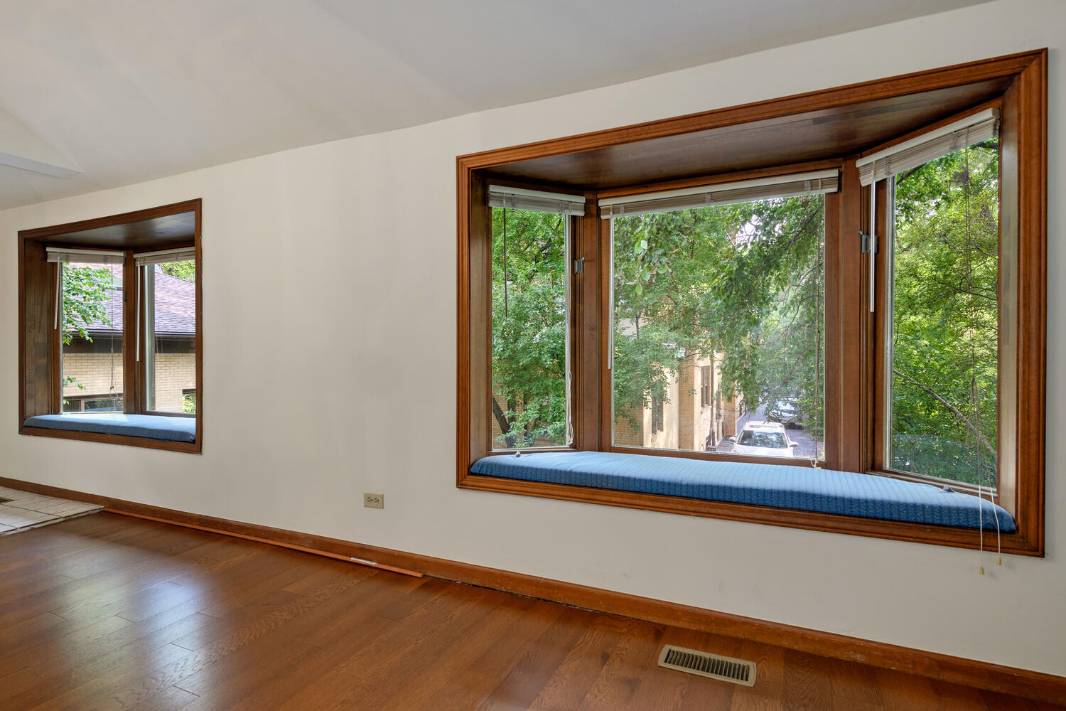 538 W Hawthorne Place Unit: CH