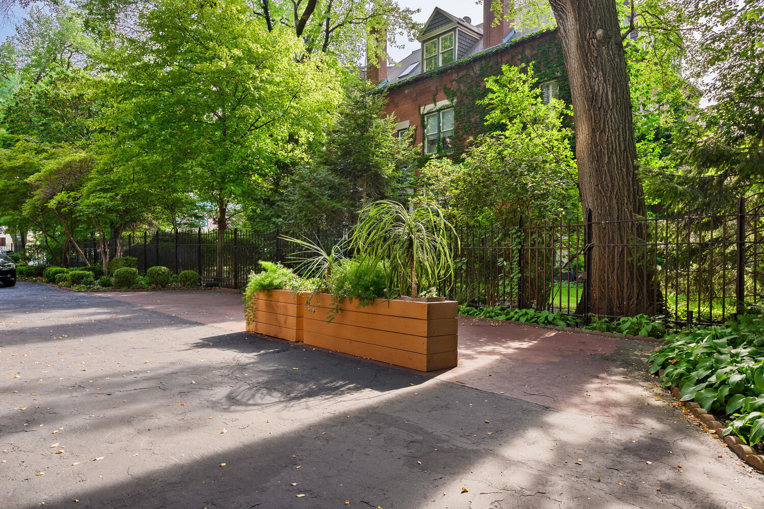 538 W Hawthorne Place Unit: CH