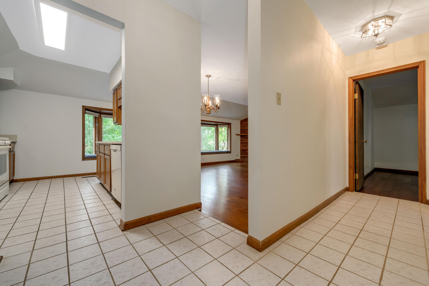 538 W Hawthorne Place Unit: CH