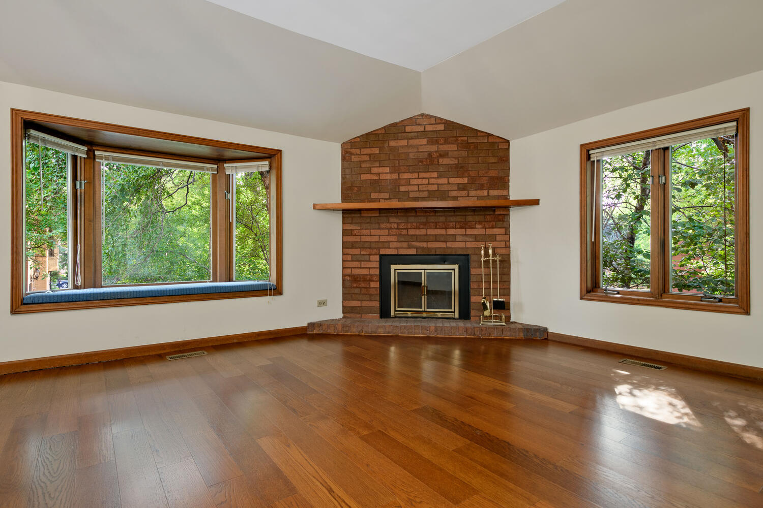 538 W Hawthorne Place Unit: CH