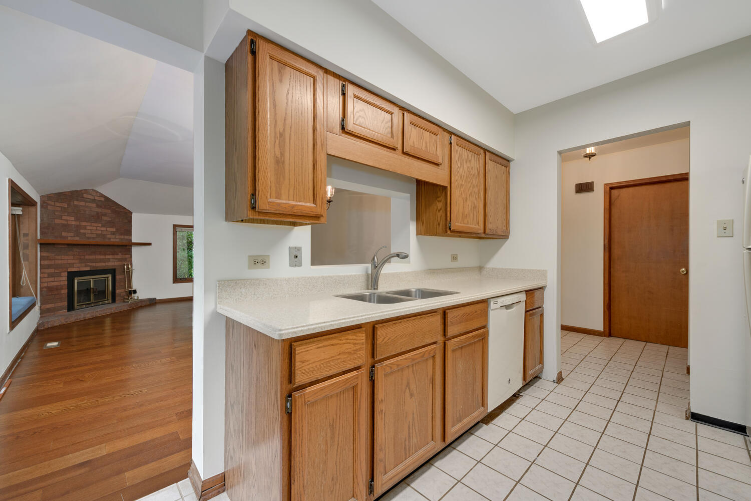 538 W Hawthorne Place Unit: CH