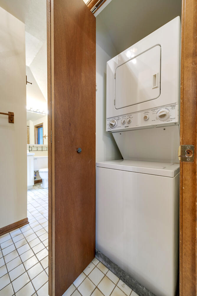 538 W Hawthorne Place Unit: CH